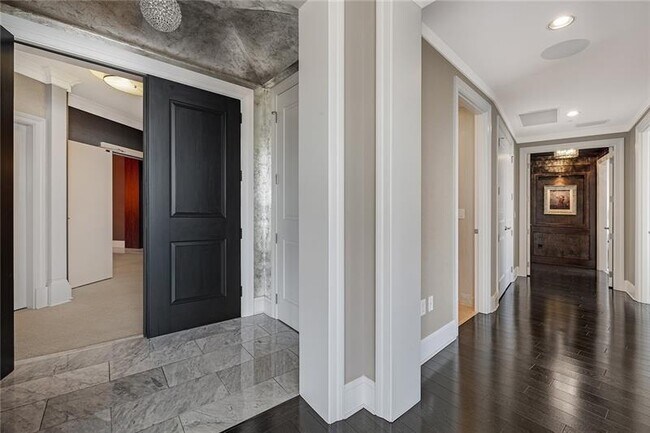 Foto del edificio - 3344 Peachtree Rd NE