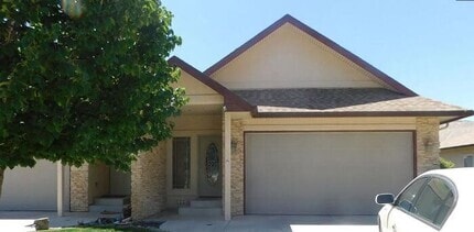 Building Photo - 830 Montclair Dr