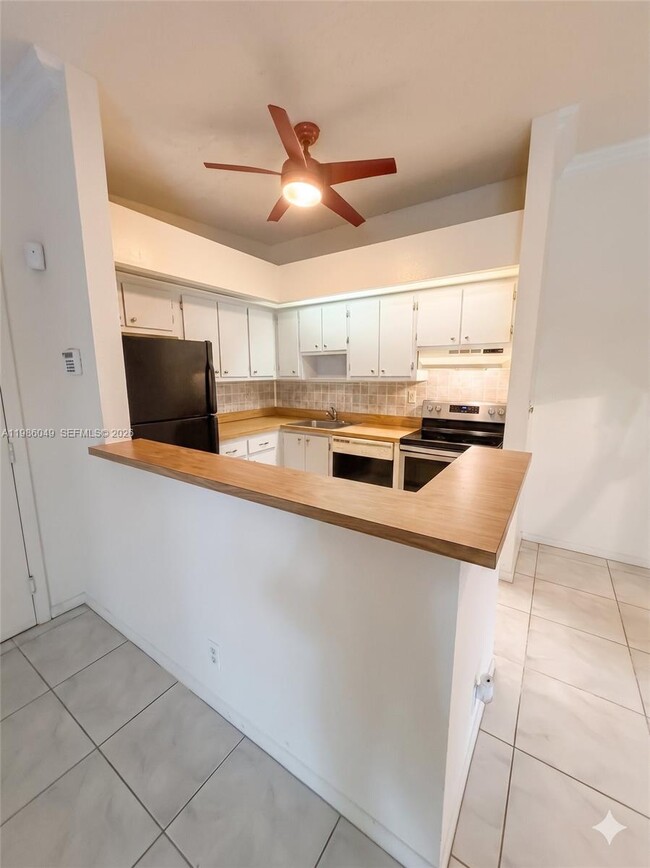 Building Photo - 15500 Lakes of Delray Blvd