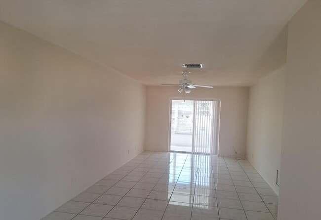 Building Photo - 2102 NE 1st Way