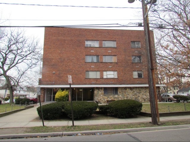 Apartments at 35 North Long Beach Ave - 35 North Long Beach Avenue