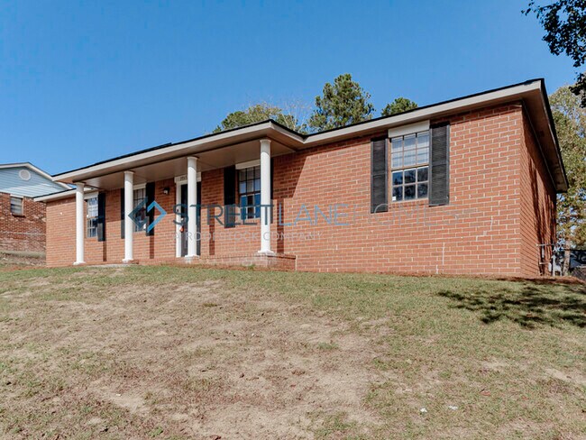 Building Photo - $200 off first month or Amazon Gift Card b...