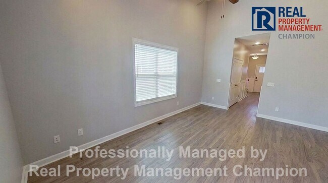 Foto del edificio - Beautiful 3 BD/2 BA End Unit Townhome in Leland