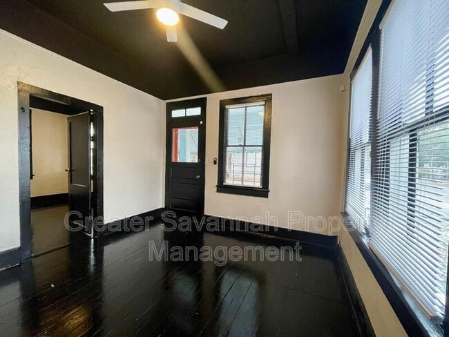 Foto del edificio - 2221 Harden St