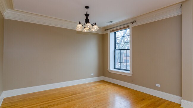Building Photo - 5037 S Michigan Ave