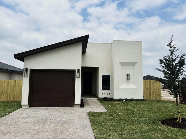 Foto del edificio - 5928 Heather Loop