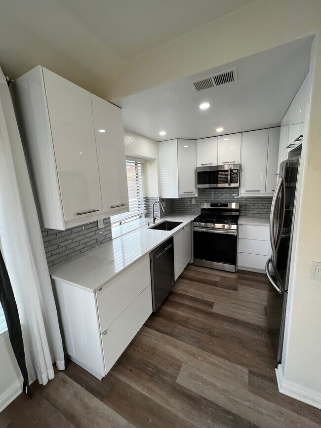 kitchen with quartz countertop - 67 Sandpiper Ln