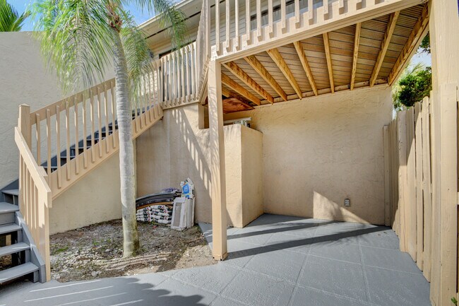 Building Photo - 614 Executive Center Dr