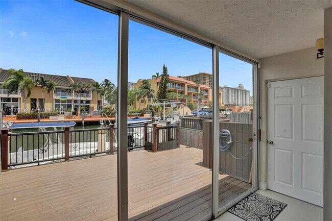 Foto del edificio - 3945 NE 167th St