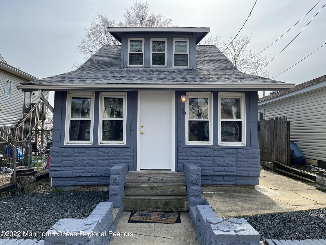 Primary Photo - 140 Seabreeze Way