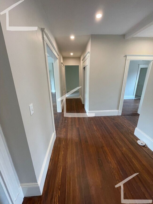 Building Photo - Cleveland Circle Area of Brookline, Pets F...