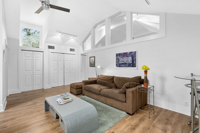 Foto del edificio - 215 Beauregard St