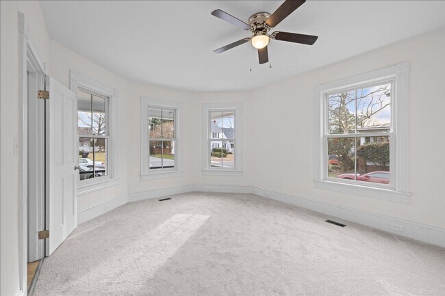 Building Photo - 258 Douglas Ave