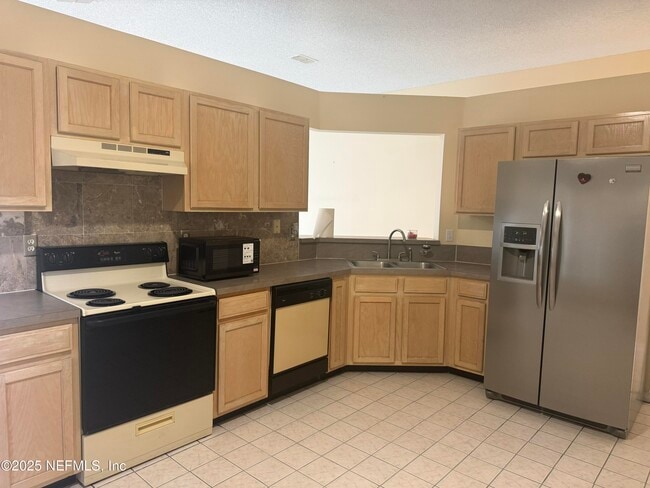 Building Photo - 7441 Carriage Side Ct