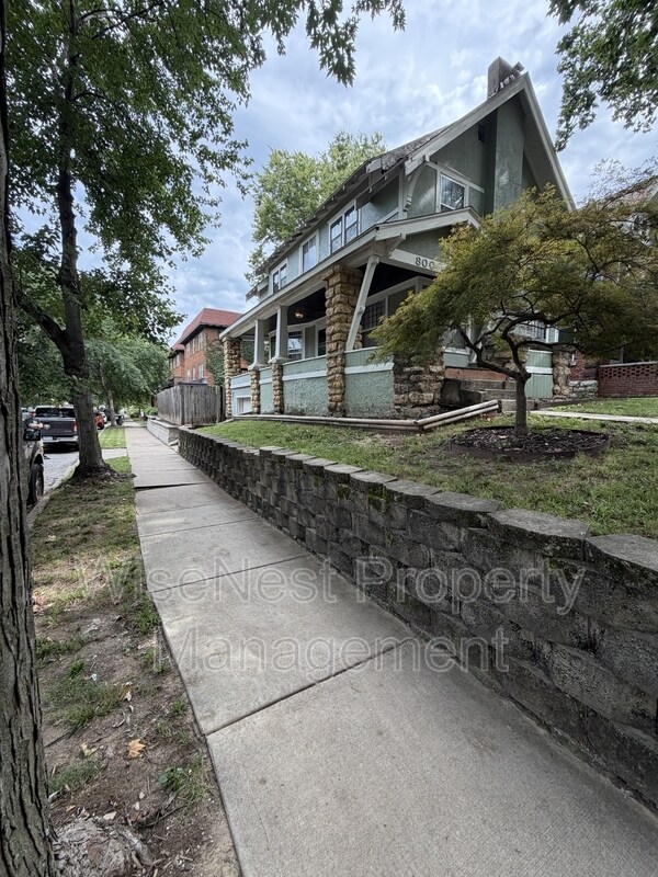 Building Photo - 800 E 41st St