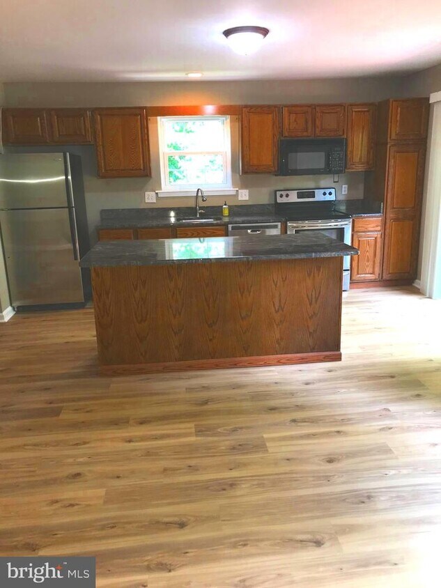 Primary Photo - 62 Iroquois Ct