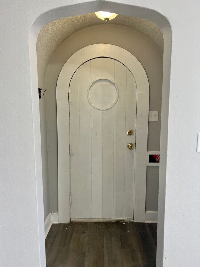 Building Photo - New Listing! 3 bedroom House!