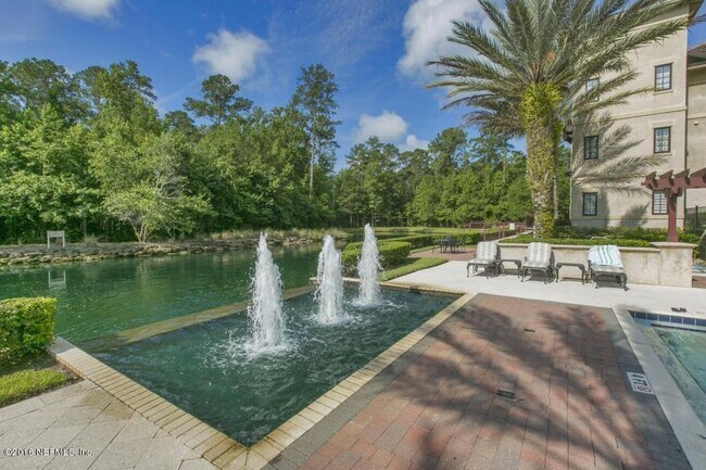 Foto del edificio - 965 Registry Blvd