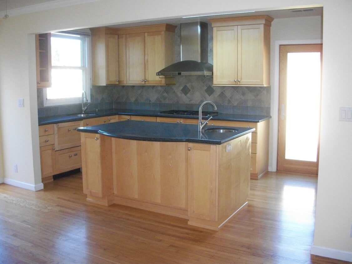 Foto del edificio - Alta Heights Area 3 Bedroom