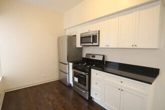 Building Photo - 1313 W Leland Ave