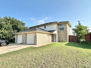 Building Photo - 3709 Woodrow Dr