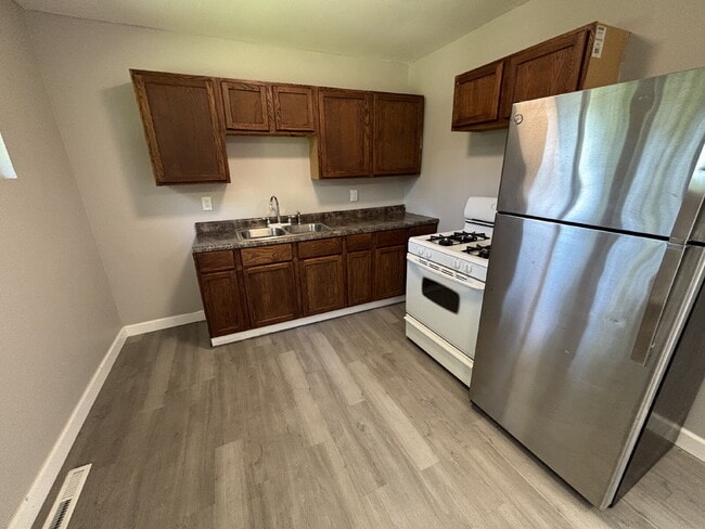 Building Photo - Newly Renovated House in Gary!
