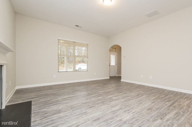 Building Photo - 231 Shady Glen