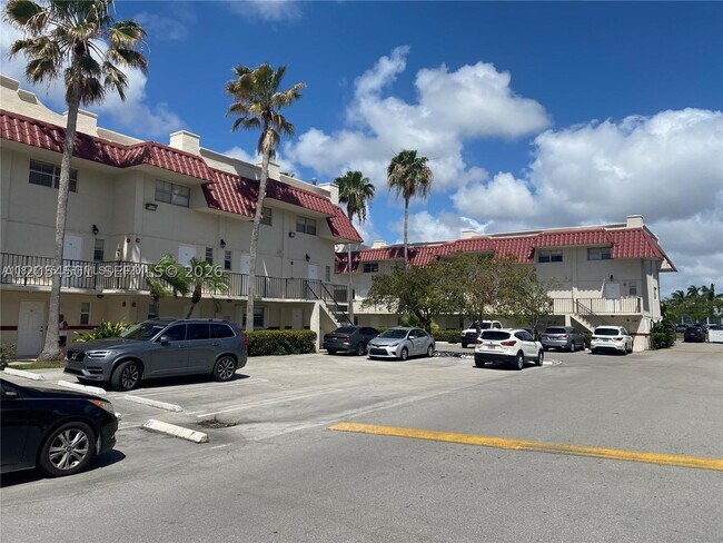 Building Photo - 6705 N Kendall Dr