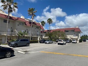 Building Photo - 6705 N Kendall Dr