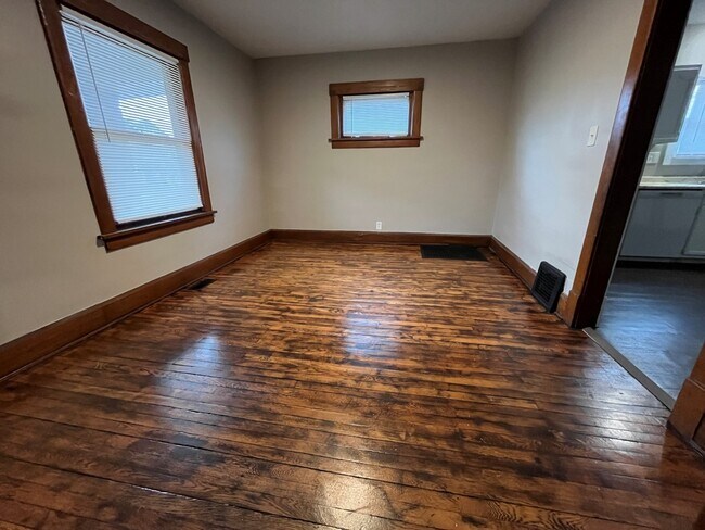 Building Photo - 705 Shadyside Ave SW