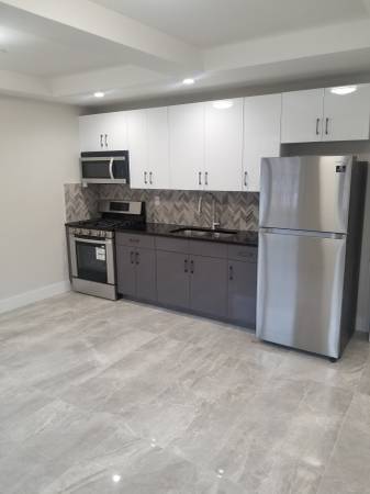 Foto del edificio - 800 Empire Blvd