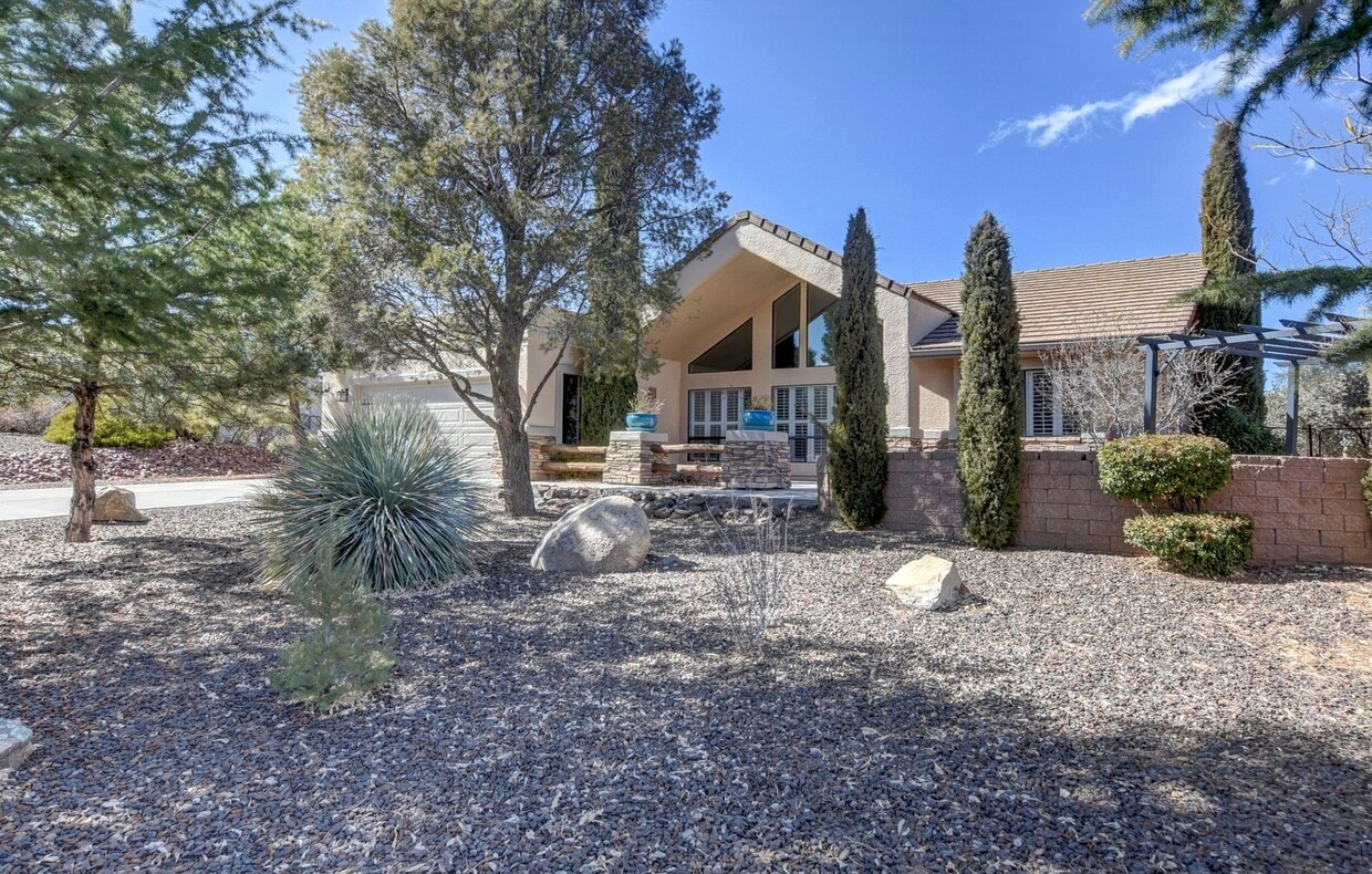 Primary Photo - Beautiful home in Pinon Oaks!