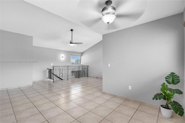 Foto del edificio - 341 W Park Dr