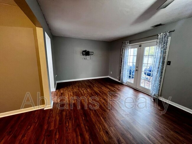 Building Photo - 3218 Clover Hill Dr