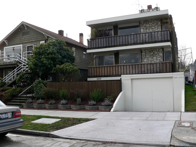 Front & Garage - 1605 43rd Ave E