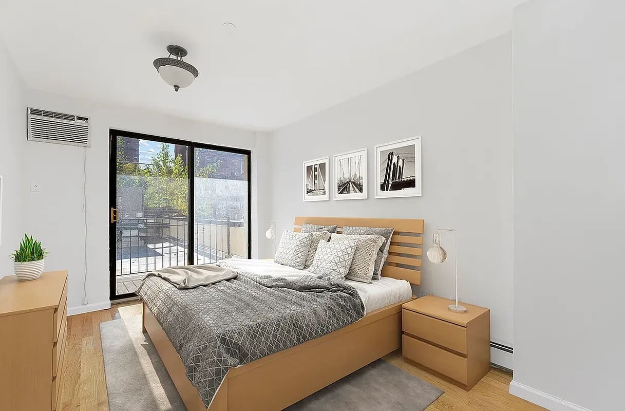 Primary Photo - 202 East 110th Street