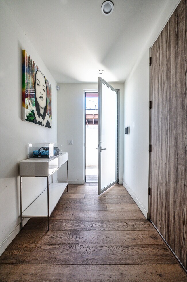 Building Photo - 6316 W Skye Dr