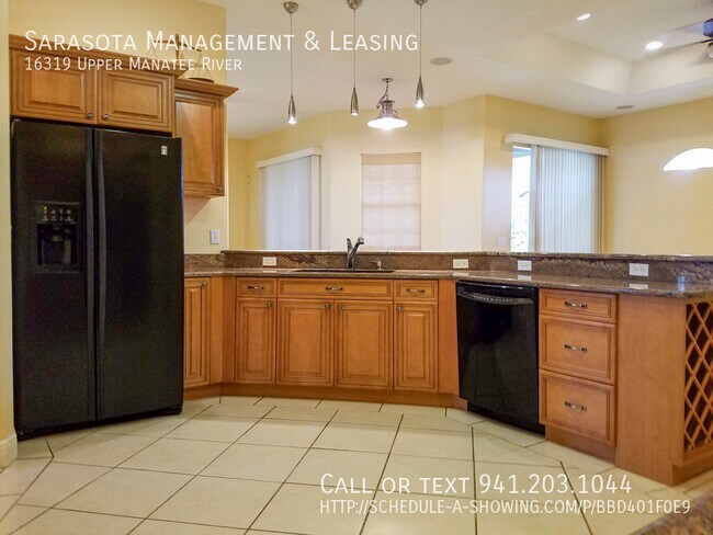 Building Photo - Country living close to Lakewood Ranch!