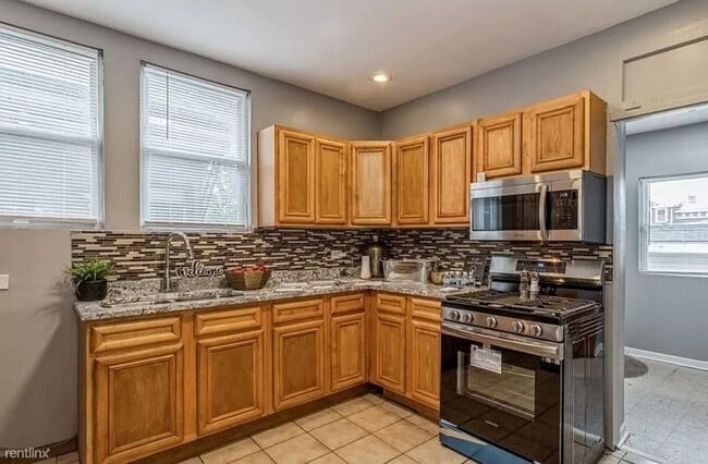 Building Photo - 4 br, 2 bath House - 8835 South Winchester...