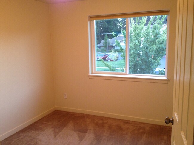 Building Photo - 5344 NE 83rd Pl