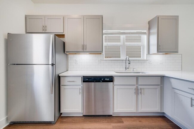 Foto del edificio - Primary suite on main level, bonus loft space upstairs!