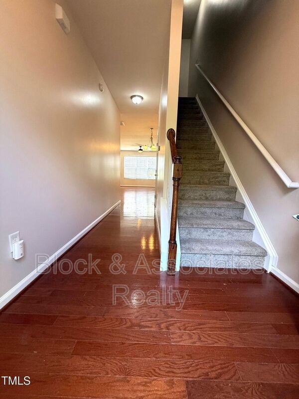 Building Photo - 921 Shining Wire Way