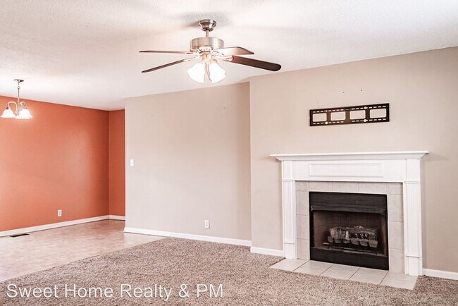 Foto del edificio - 1640 Cedar Springs Cir