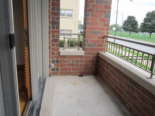 Balcony - 6640 N Harlem Ave