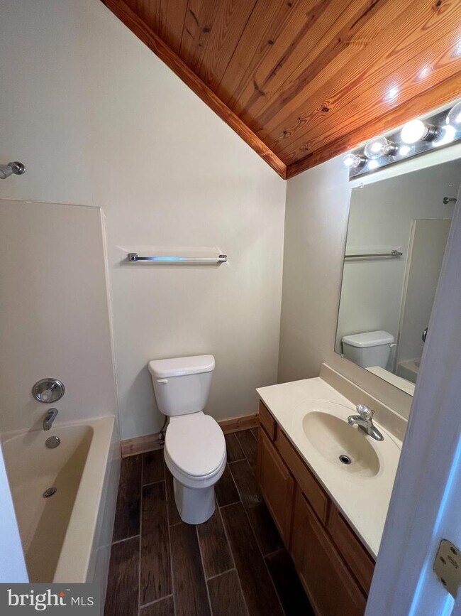 Foto del edificio - 13529 Mount Victoria Pl