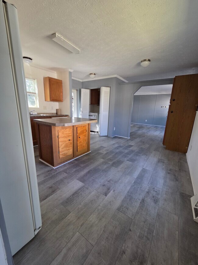 Foto del edificio - 1511 Mydland Rd