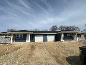 Building Photo - 1048-1050 Fir Ct