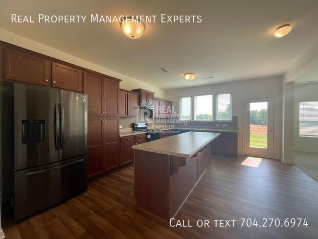 Building Photo - Ready to Move in 5 bed/3.5 bath in Troutman!