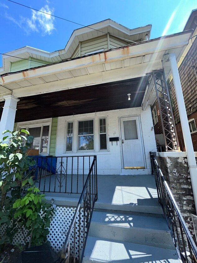 Primary Photo - 4 beds 1 bath