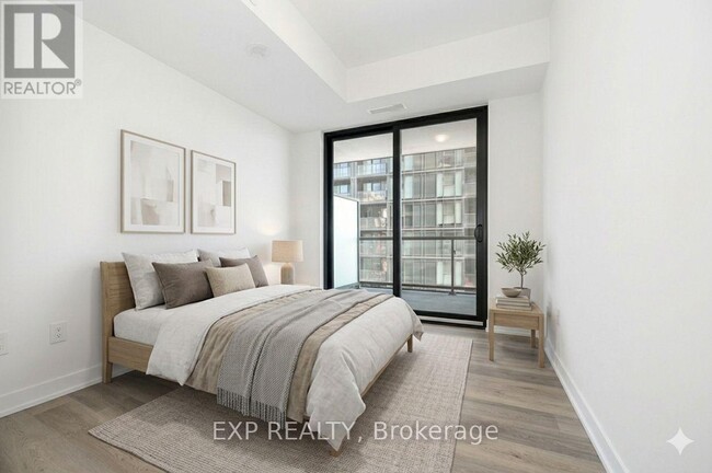 Building Photo - 2075 Lakeshore Rd.